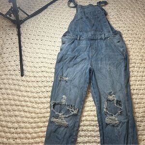 Wild Fable Distressed Blue Denim Overalls med